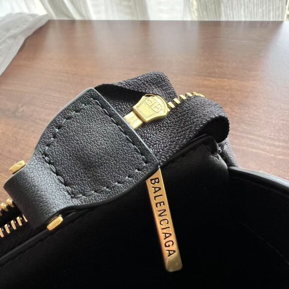 Balenciaga Rodeo Sling Pochette in Black - Picture 10 of 14